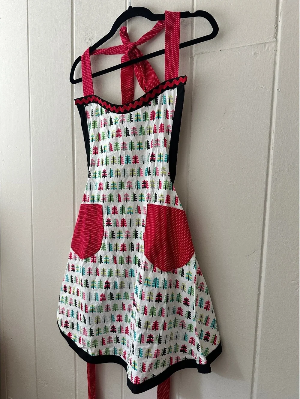 Full Apron with Sweetheart Neckline Contrast Trim and Pockets Handmade Size M